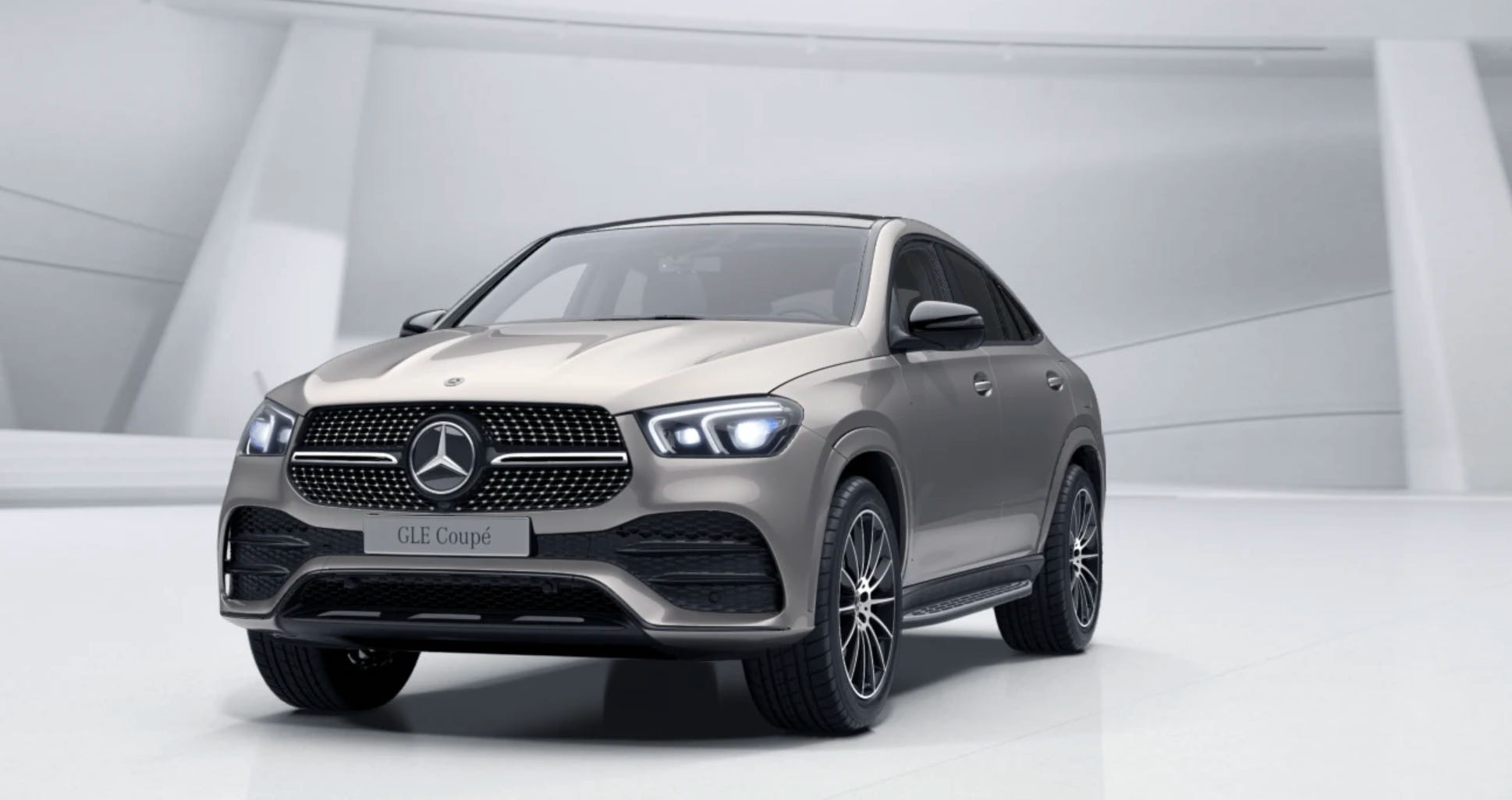 MERCEDES GLE COUPÉ 350de hybrid AMG | předváděcí auto skladem | super cena | nákup online | eshop | stříbrná metalíza | autoibuy.com